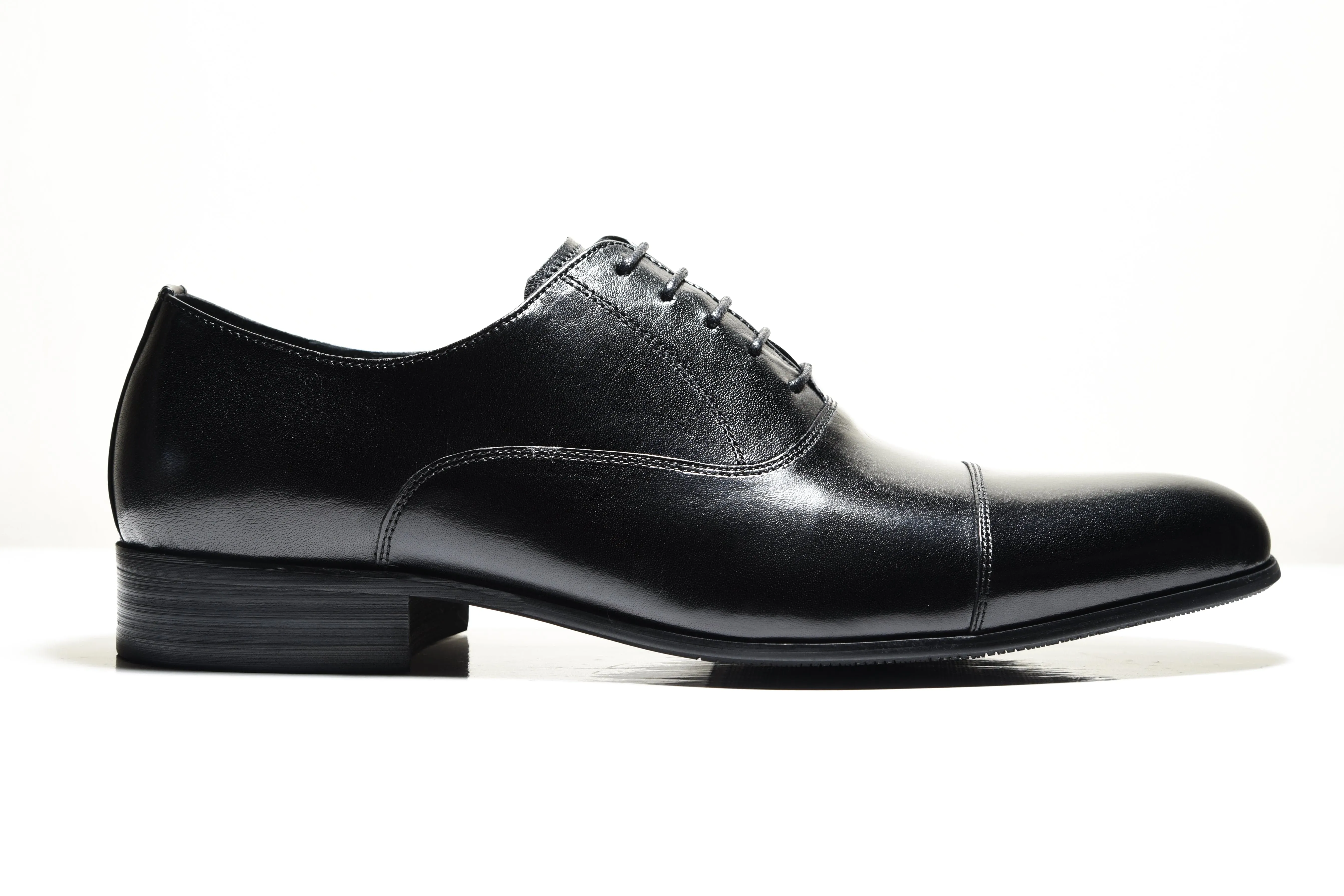 Black Oxford shoes by Collymore - Shop now!