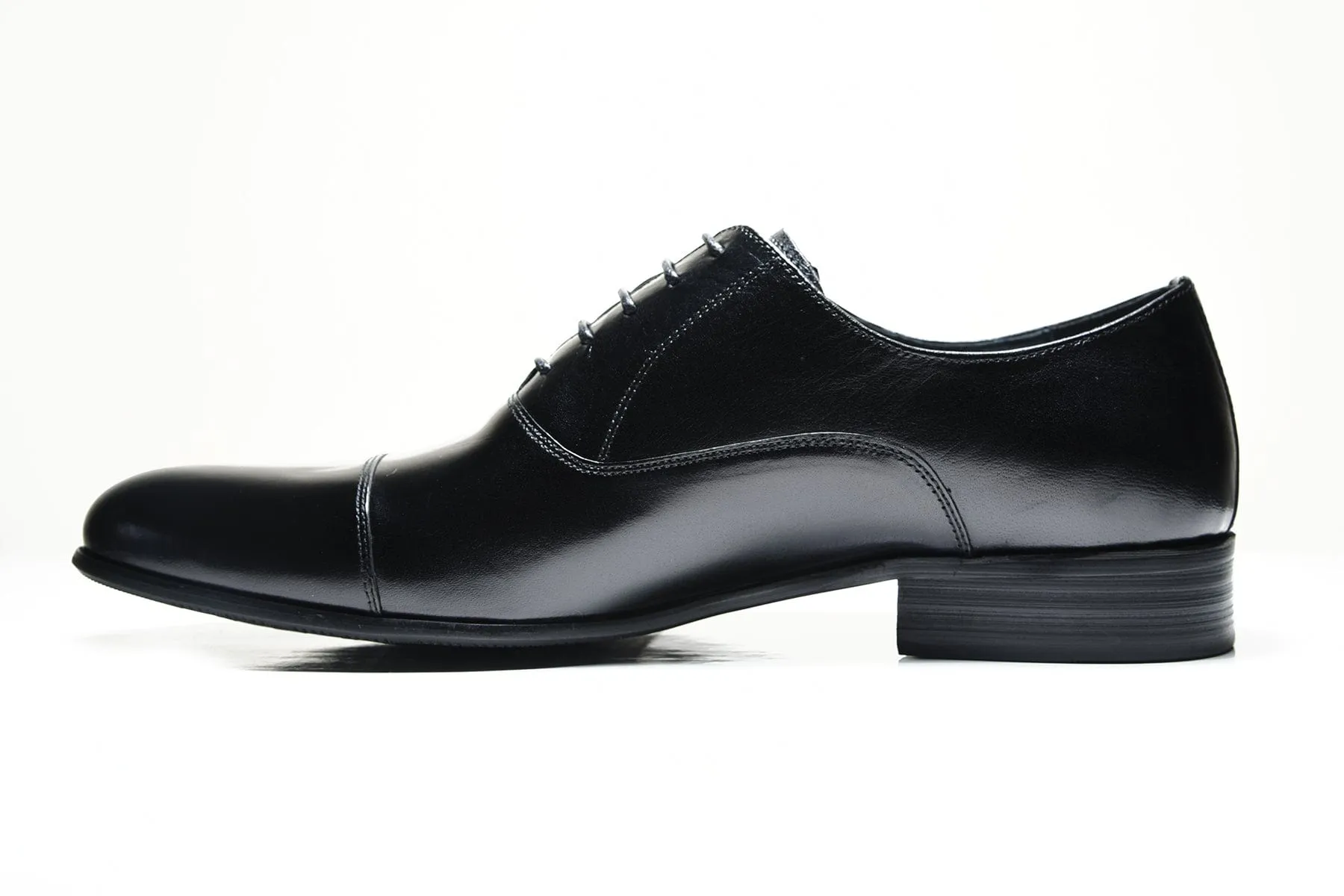 Black Oxford shoes by Collymore - Shop now!