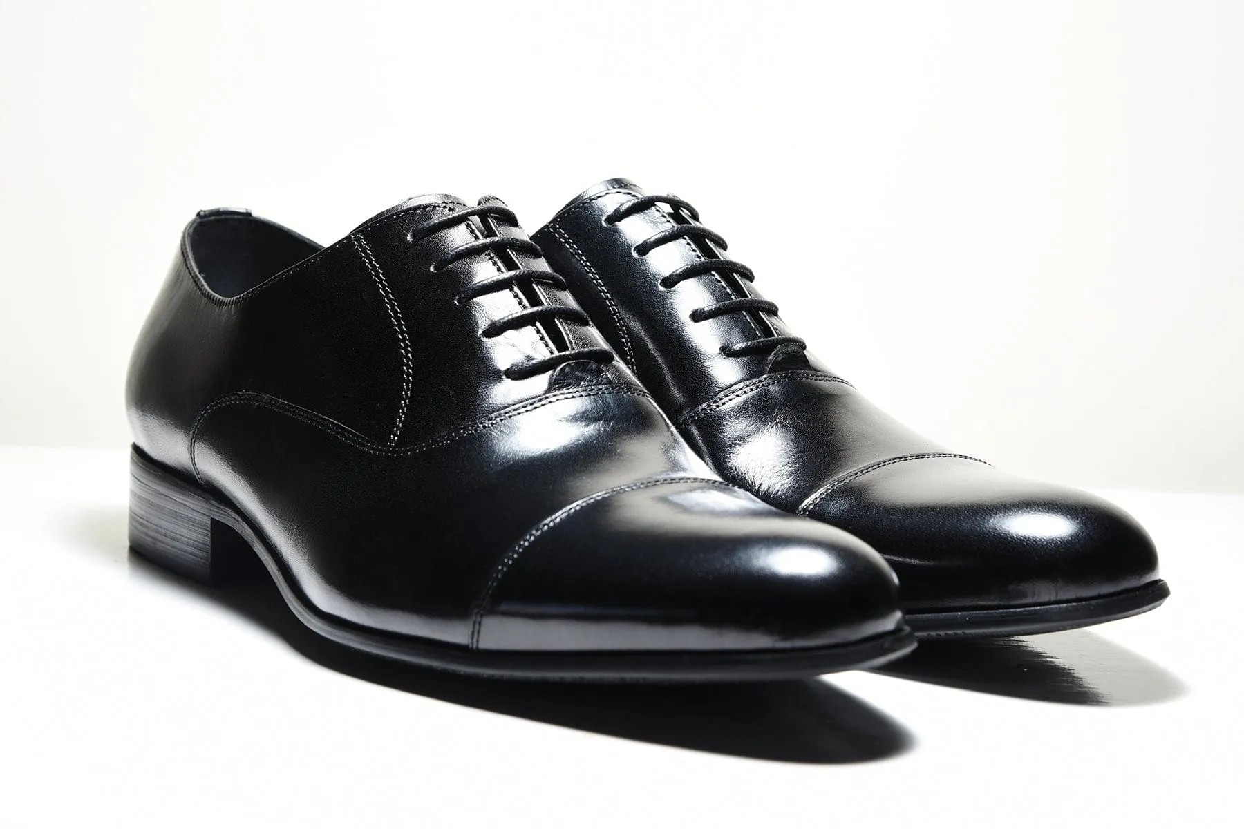 Black Oxford shoes by Collymore - Shop now!