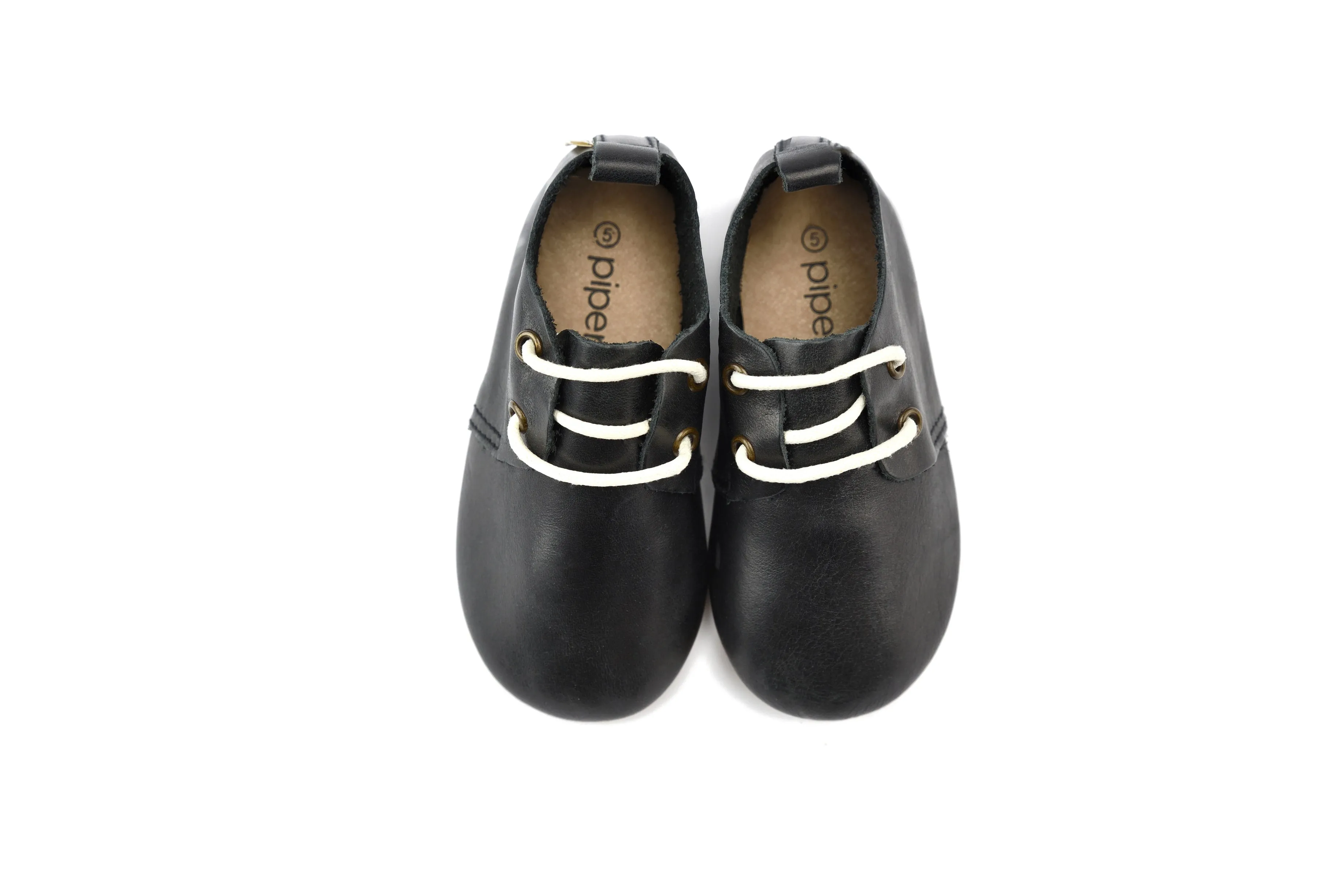 Black Oxford shoes with low top and hard sole