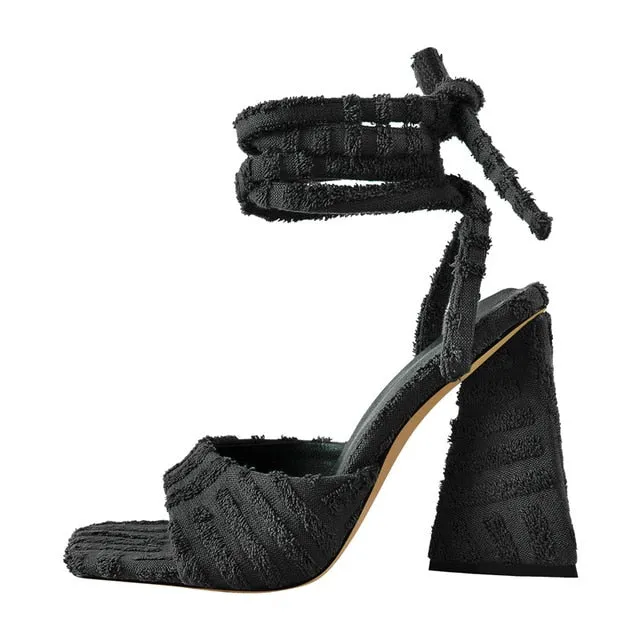 Black Pyrneas Sandals Queen (One Result)