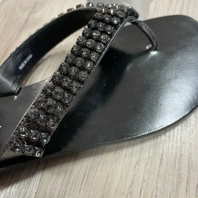 Pelle Moda Size 6.5 Women's Black Beaded Flats Camel Toe Sandals