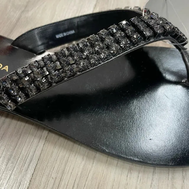 Pelle Moda Size 6.5 Women's Black Beaded Flats Camel Toe Sandals