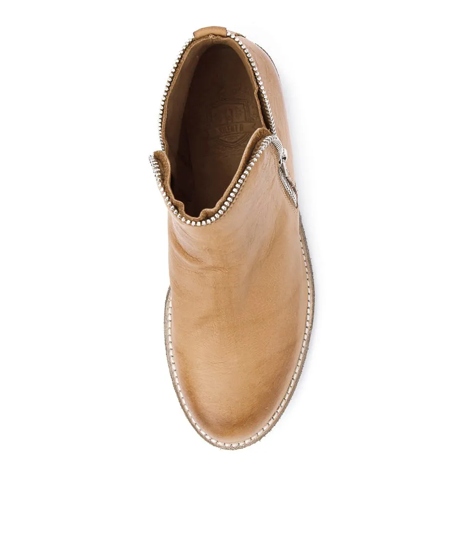 SILENT D Crow Tan Leather